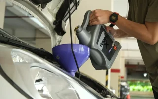 Tips Memilih Oli Mobil Sesuai Spesifikasi Mesin
