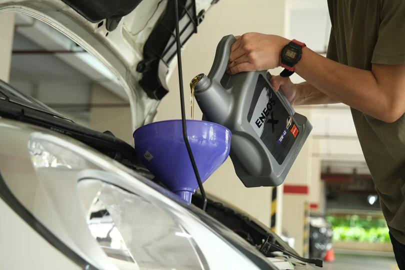 Tips Memilih Oli Mobil Sesuai Spesifikasi Mesin